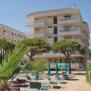 Apartament Diplomatic-residence Fronte Mare-piazza Torino-lido Di, Lido di Jesolo